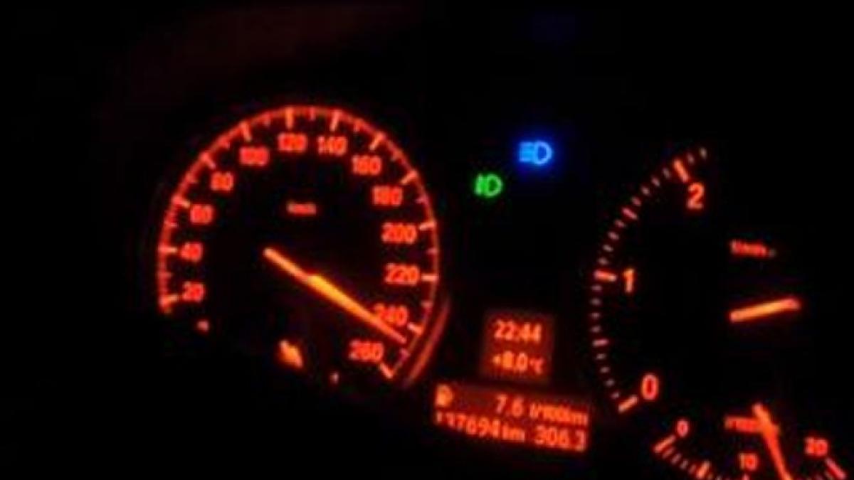 S-a filmat în timp ce gonea cu 250 km/h pe Autostrada Transilvania. Şoferul nu poate fi sancţionat