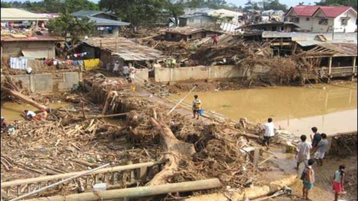 Bangladesh: 10 morţi şi 500 de răniţi, după ce o tornadă a lovit estul ţării