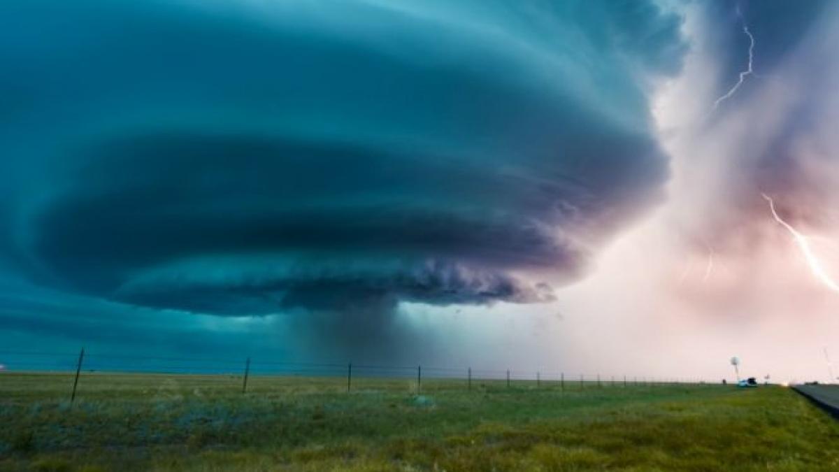 Două tornade au devastat Australia. 20 de oameni au fost răniţi