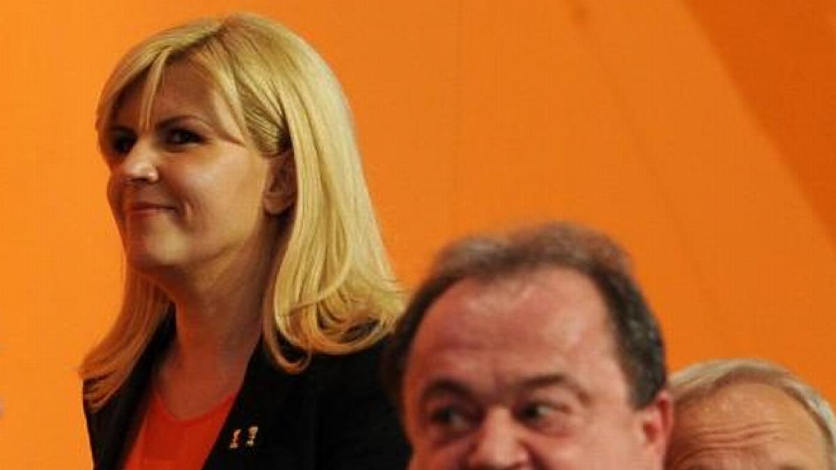 Elena Udrea vrea renumărarea voturilor şi cere turul doi de alegeri