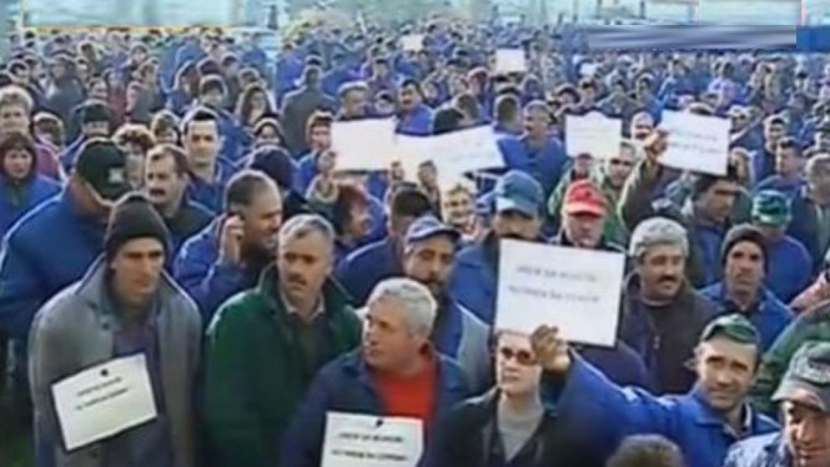 Proteste la Oţelul Roşu. Angajaţii îşi cer drepturile salariale, şefii le-au transmis că nu au ce discuta cu ei