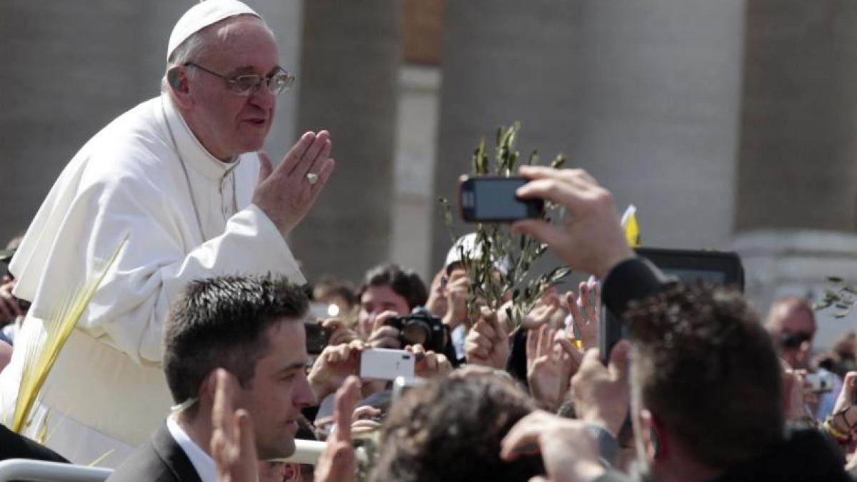 Papa Francisc refuză marele apartament pontifical. Rămâne la reşedinţa Sfânta Marta, până la &quot;noi ordine&quot;