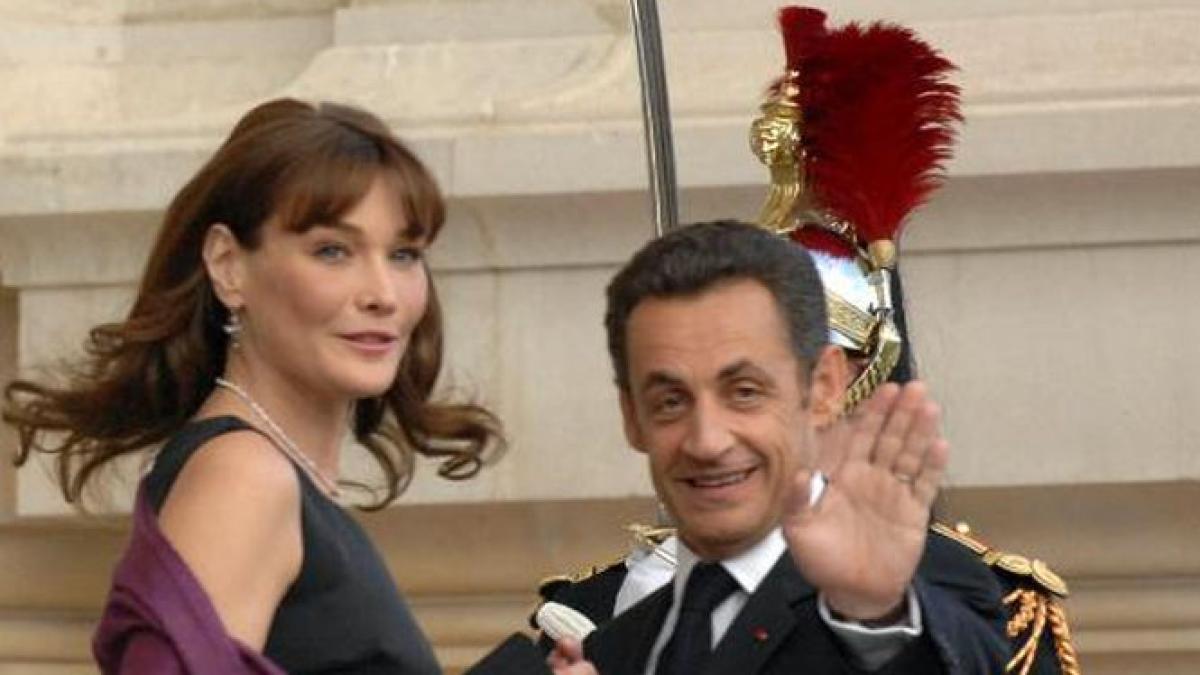 Carla Bruni-Sarkozy afirmă că acuzarea soţului ei este &quot;foarte dureroasă&quot; pentru familie