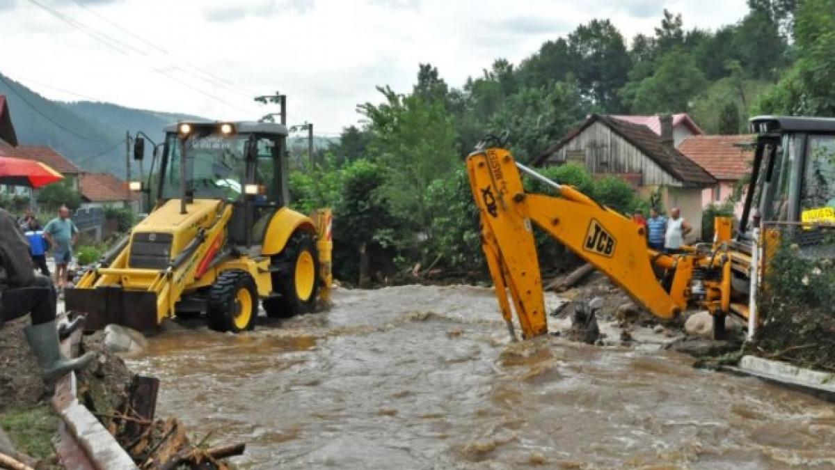 Cod portocaliu de inundaţii pe mai multe râuri din judeţele Bihor şi Arad