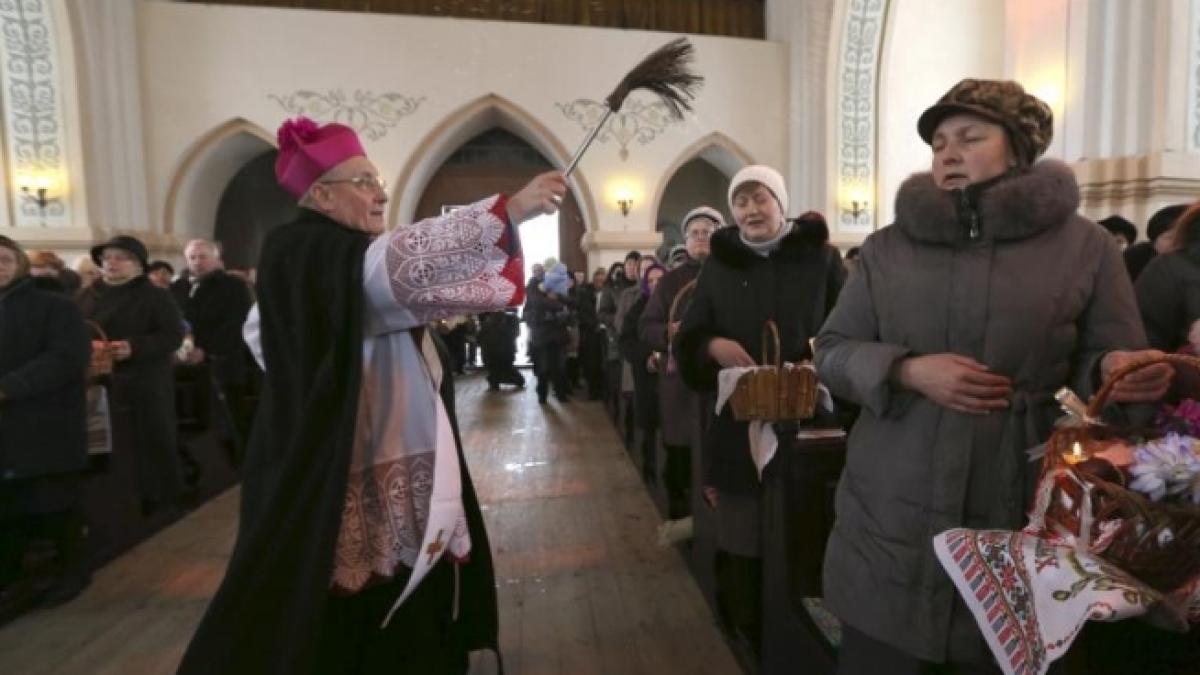 Credincioşii catolici serbează duminică Paştele, cu cinci săptămâni înaintea ortodocşilor