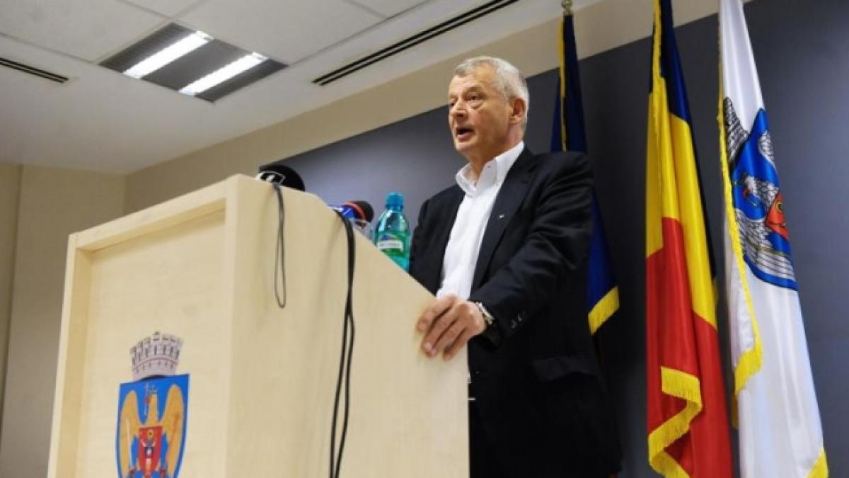 Oprescu, despre despărţirea lui Băsescu de PDL: Tulburări biochimice, normale pentru un bărbat la vârsta dânsului