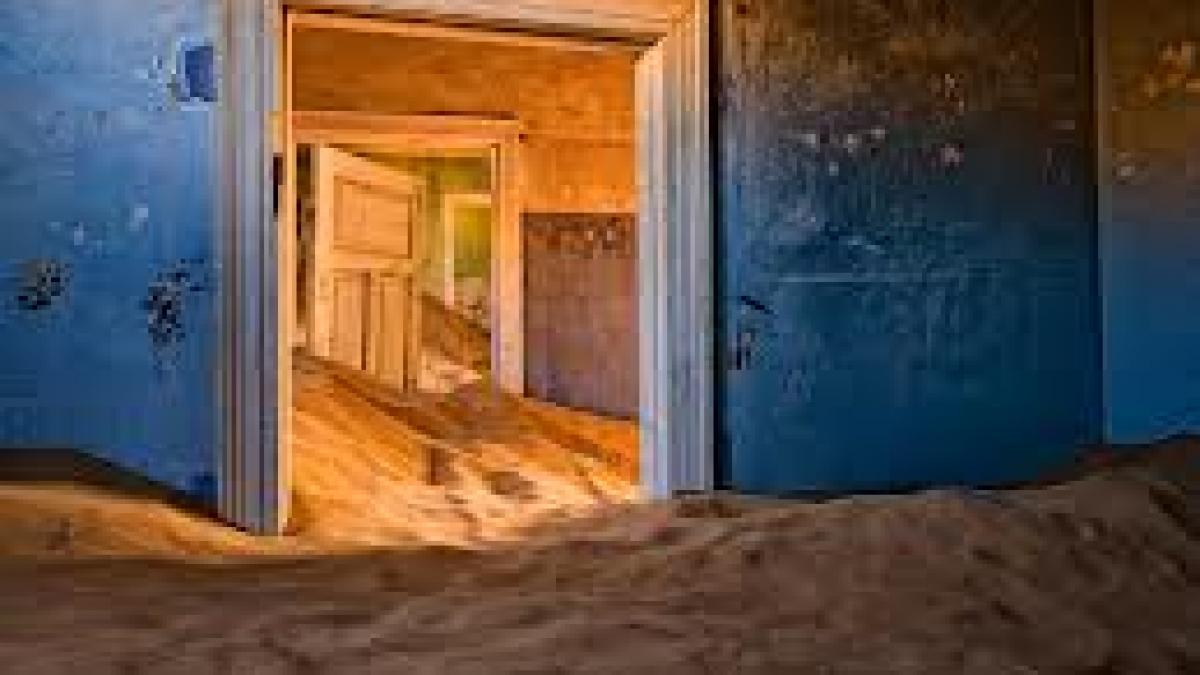 Imagini uluitoare: Kolmanskop, oraşul-fantomă înghiţit de nisipul deşertului Namib 