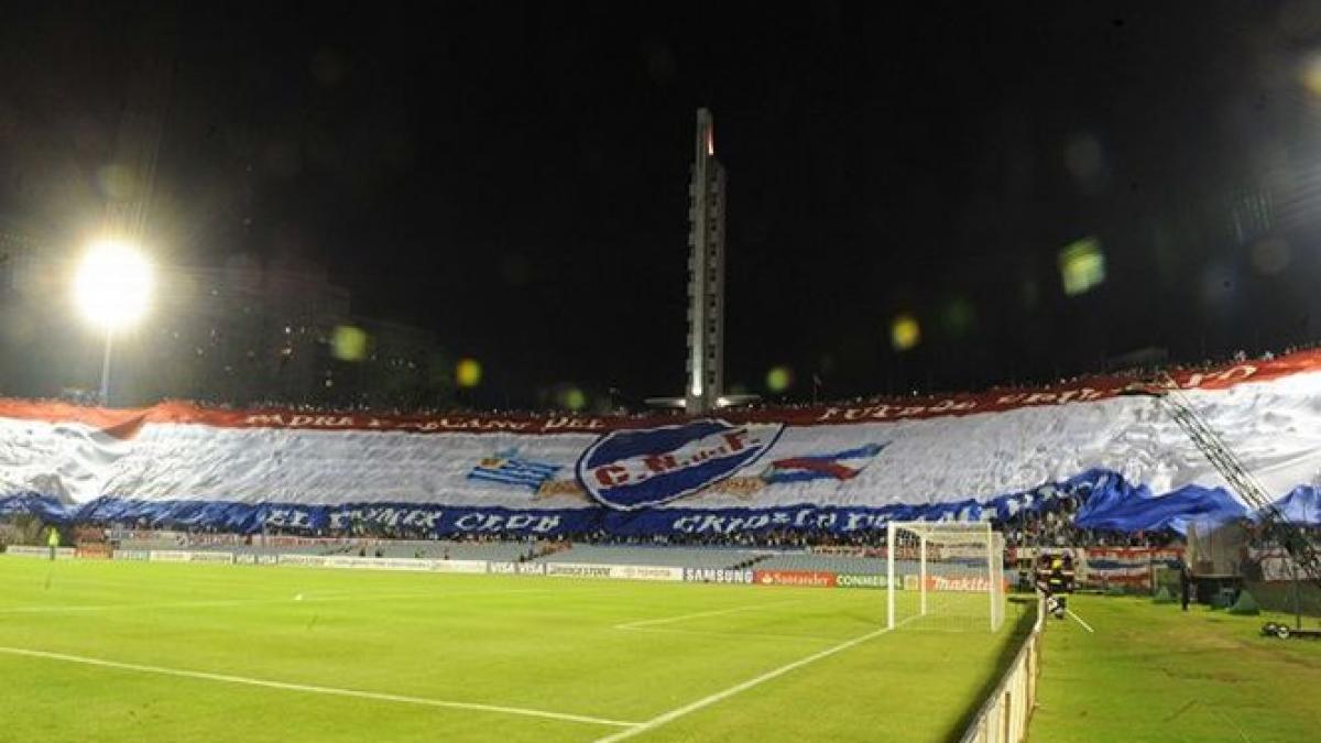 Cel mai mare steag din lume, desfăşurat la un meci din Copa Libertadores, în Uruguay