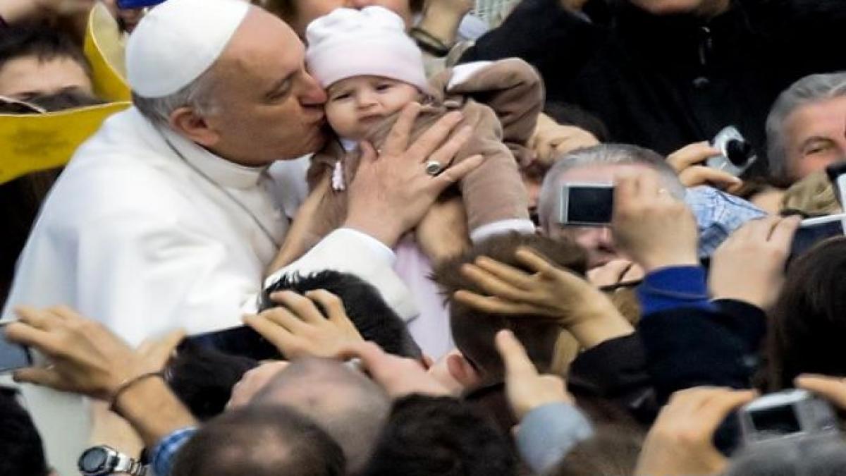 Numărul de &quot;followeri&quot; ai contului papal de pe Twitter s-a dublat în scurta perioadă de pontificat a Papei Francisc