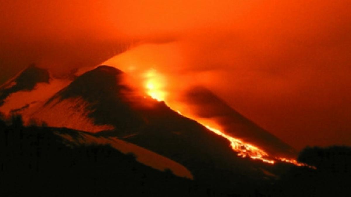 &quot;Monstrul&quot; din Italia a erupt pentru a noua oară în acest an