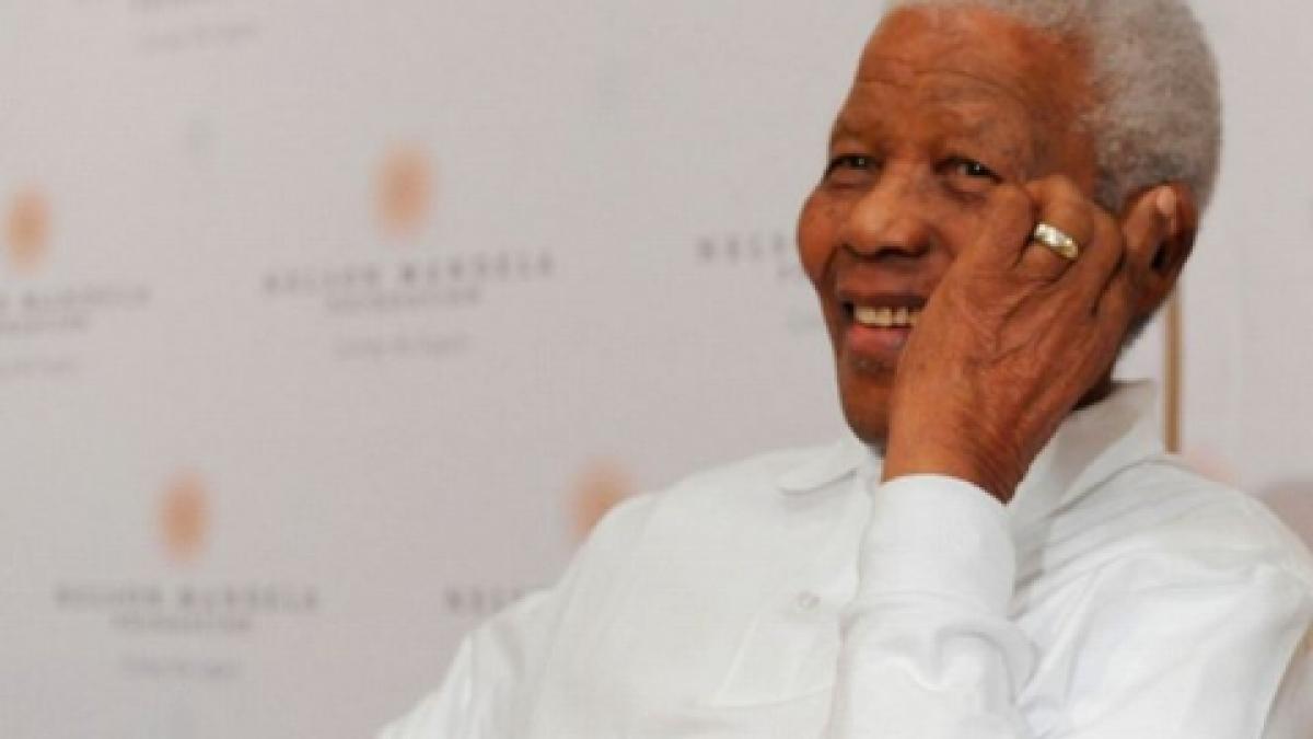 Nelson Mandela a fost externat. Fostul preşedinte sud-african va fi îngrijit la domiciliu