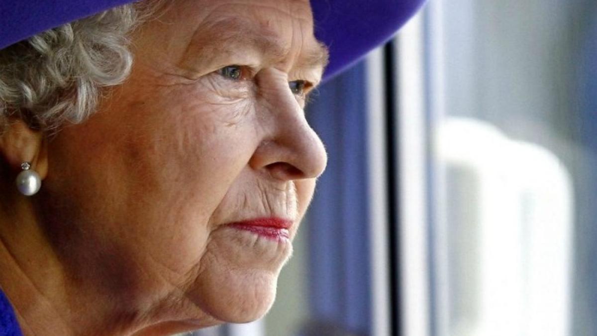 Regina Elizabeth II îşi exprimă tristeţea faţă de moartea lui Margaret Thatcher