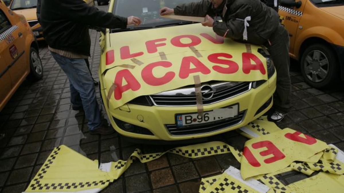 Peste 1.000 de taximetrişti protestează în Capitală, nemulţumiţi de condiţiile de lucru