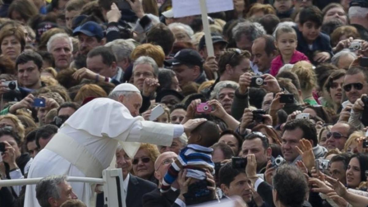 Papa Francisc a constituit un consiliu de cardinali, pentru reformarea Curiei Romane