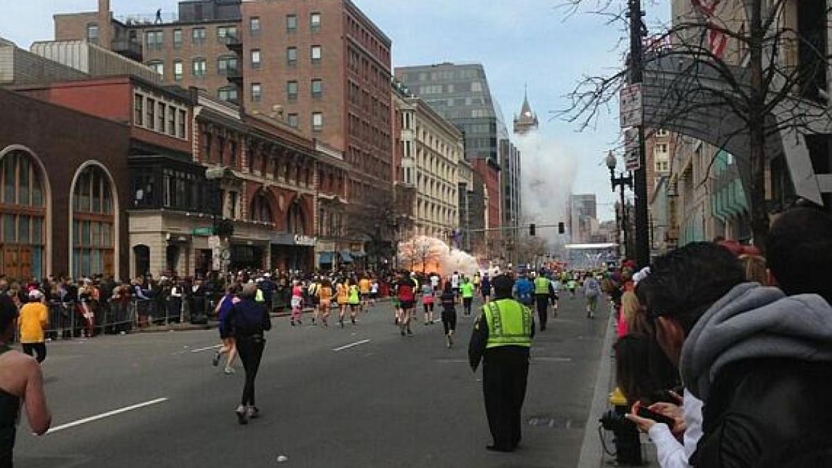 ATACUL cu BOMBĂ din BOSTON. Vezi imagini cu momentul EXPLOZIILOR