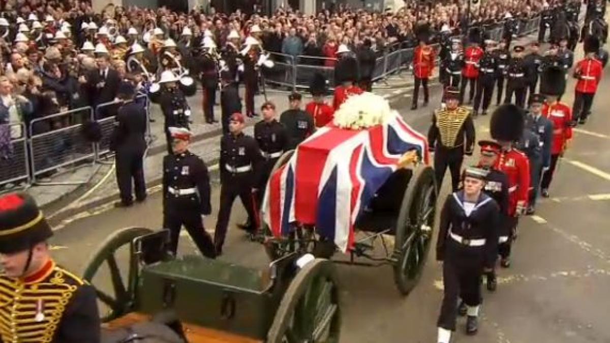 Britanicii şi-au luat ADIO de la Margaret Thatcher. Corpul neînsufleţit al fostului premier va fi incinerat în cadrul unei ceremonii private