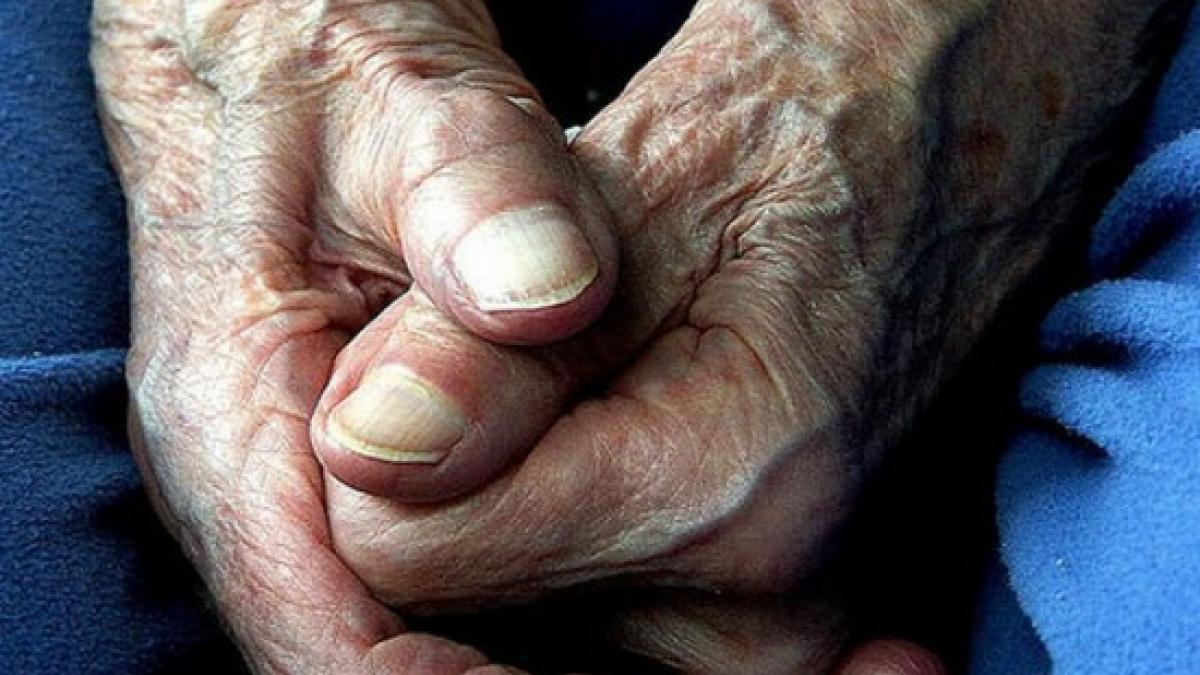 Coada umilinţei. După o viaţă de muncă, pensionarii trebuie să se împrumute ca să aibă ce să pună pe masa de Paşte