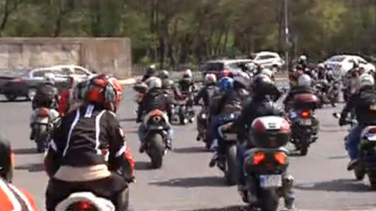 Protest pe două roţi! Peste 400 de motociclişti, într-un marş prin Capitală