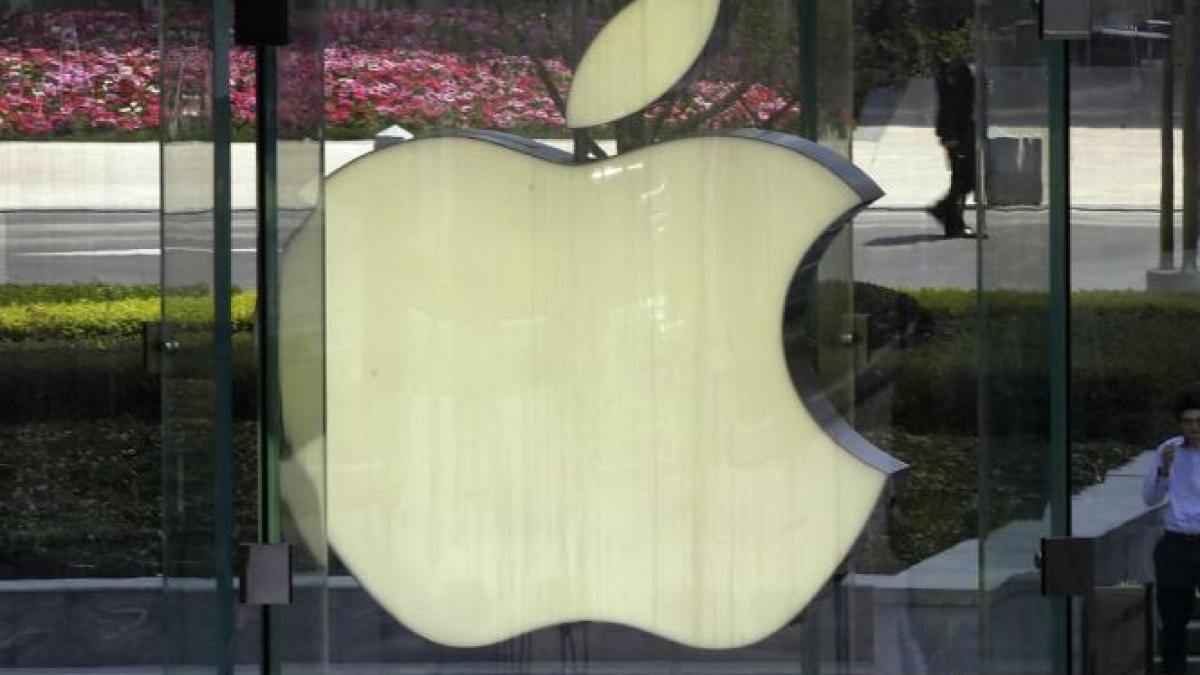 Apple este în căutarea unui nou CEO, după ce acţiunile companiei au scăzut cu aproape 50%