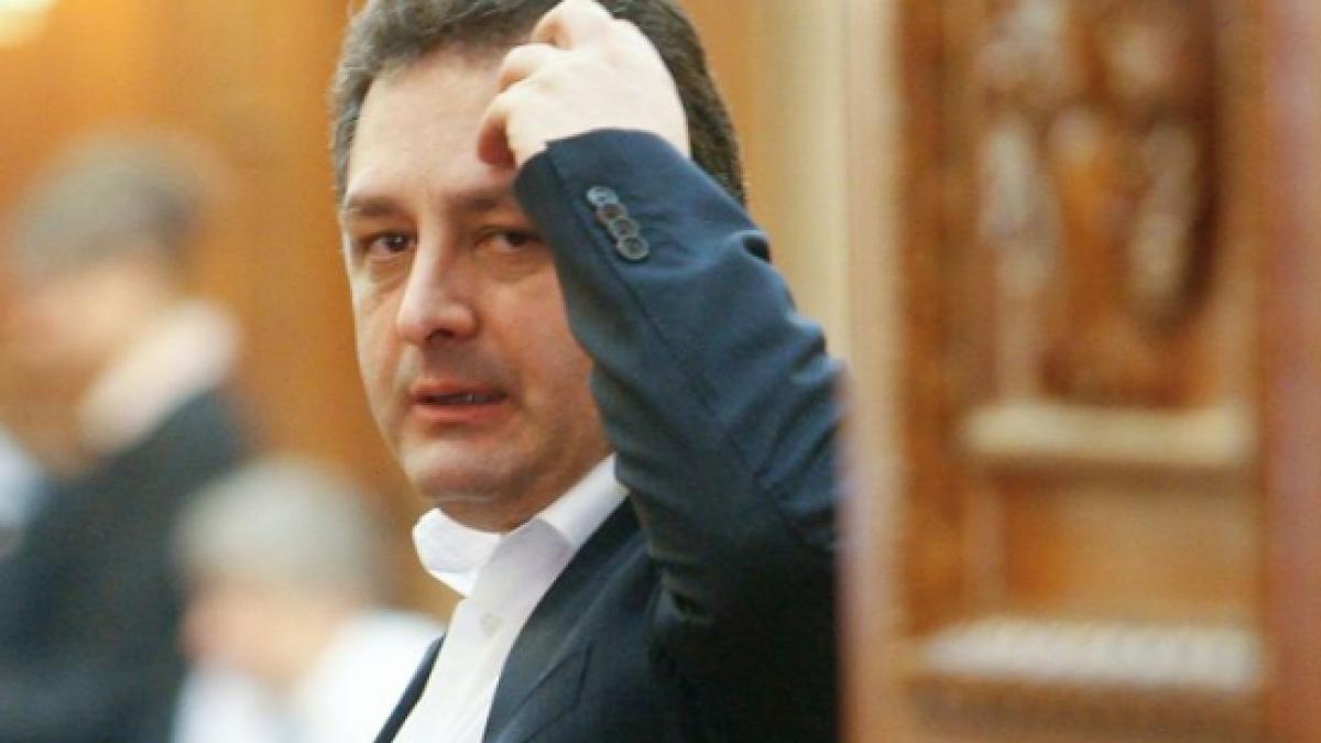 Greii din politică, cercetaţi de ANI: Stolojan - fals în declaraţii, Iohannis - incompatibilitate, Vanghelie - nereguli la avere