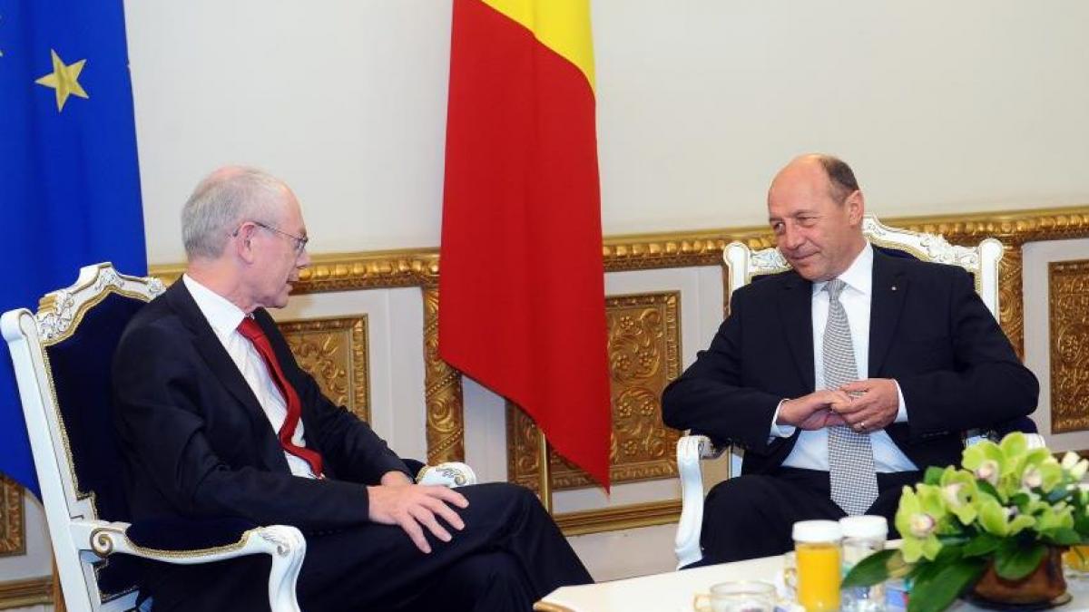 Băsescu: Ieşim din procedura de deficit excesiv. România nu are nevoie să stea cu mâna întinsă nicăieri 