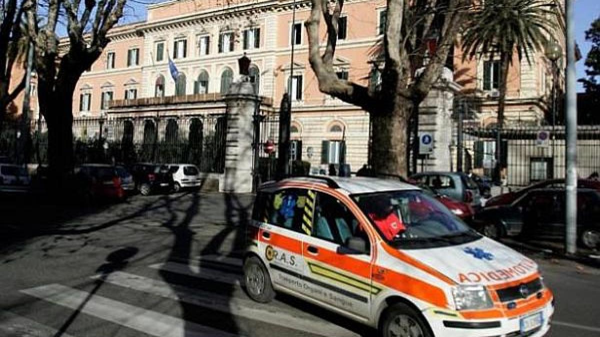 O româncă a fost ignorată 4 ore de medicii italieni. Trebuia să nască şi nimeni nu s-a uitat la ea. Finalul poveştii e dumnezeiesc