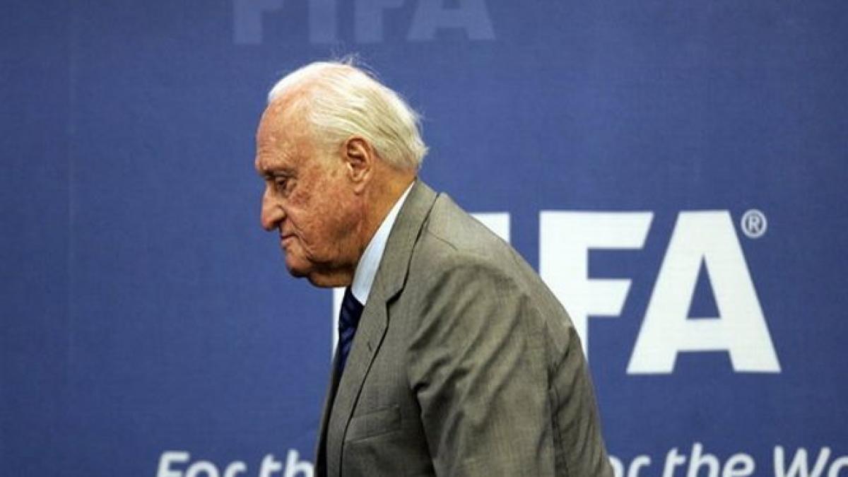 Havelange iese pe uşa din spate a FIFA după noi acuzaţii de corupţie