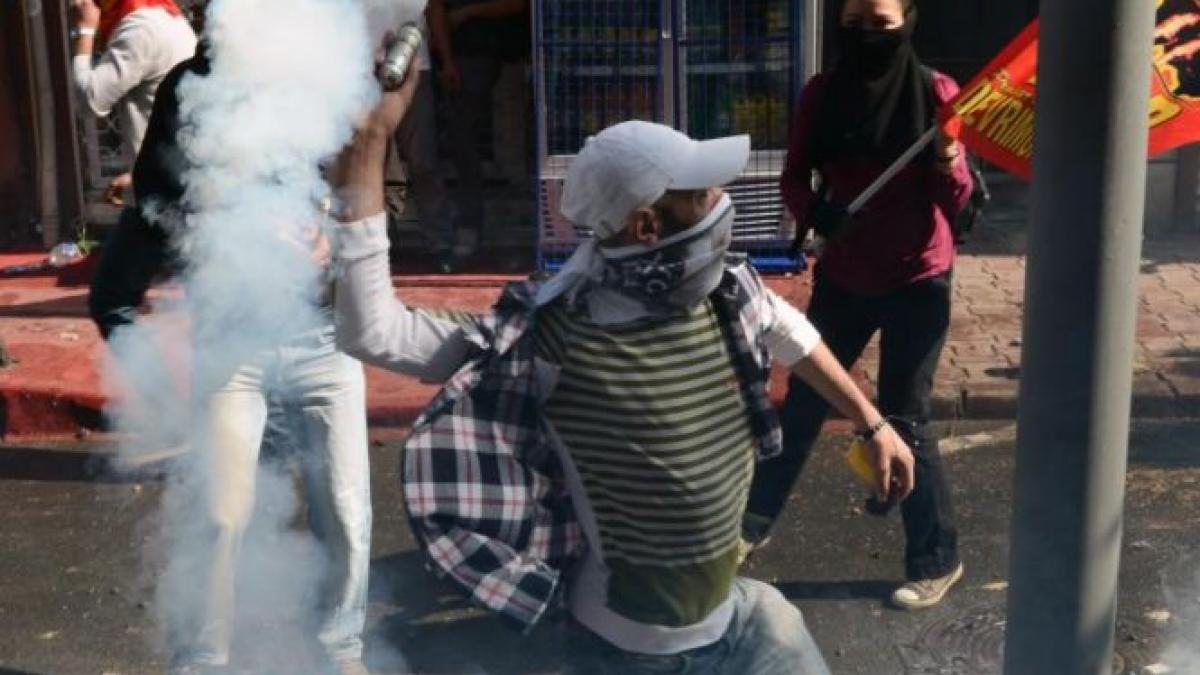 Proteste violente la Istanbul. Zece persoane au fost rănite şi alte 20 au fost reţinute