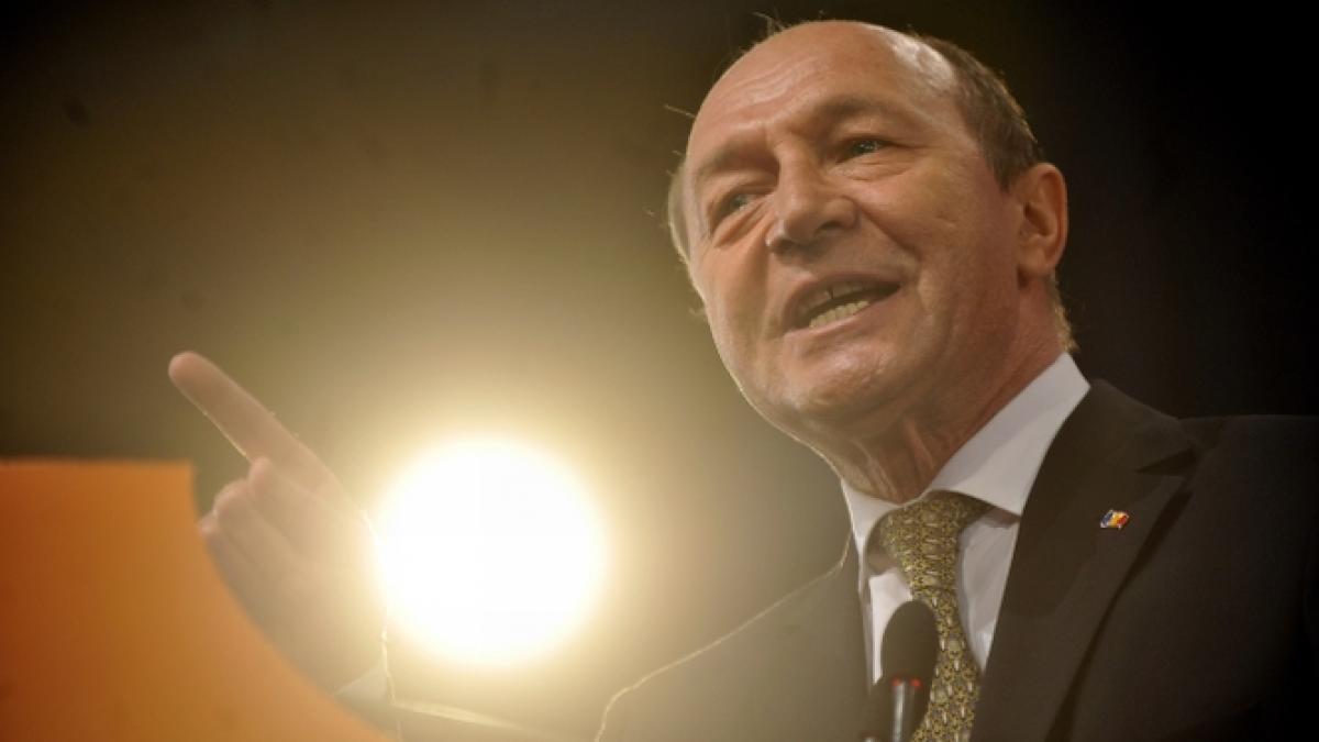 Băsescu: Data optimă pentru adoptarea monedei euro este 2017