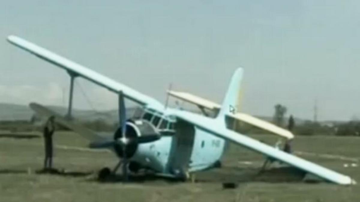 Un avion a aterizat de urgenţă în judeţul Mehedinţi. Trei persoane se aflau la bordul aparatului de zbor