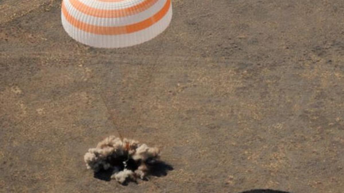 Aterizare în siguranţă în Kazahstan. Capsula Soyuz, cu 3 astronauţi la bord, şi-a încheiat misiunea