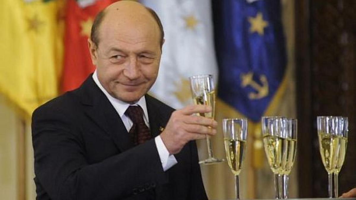 Un fost PREŞEDINTE declară despre Băsescu: &quot;Îi sună atunci când este BEAT&quot;