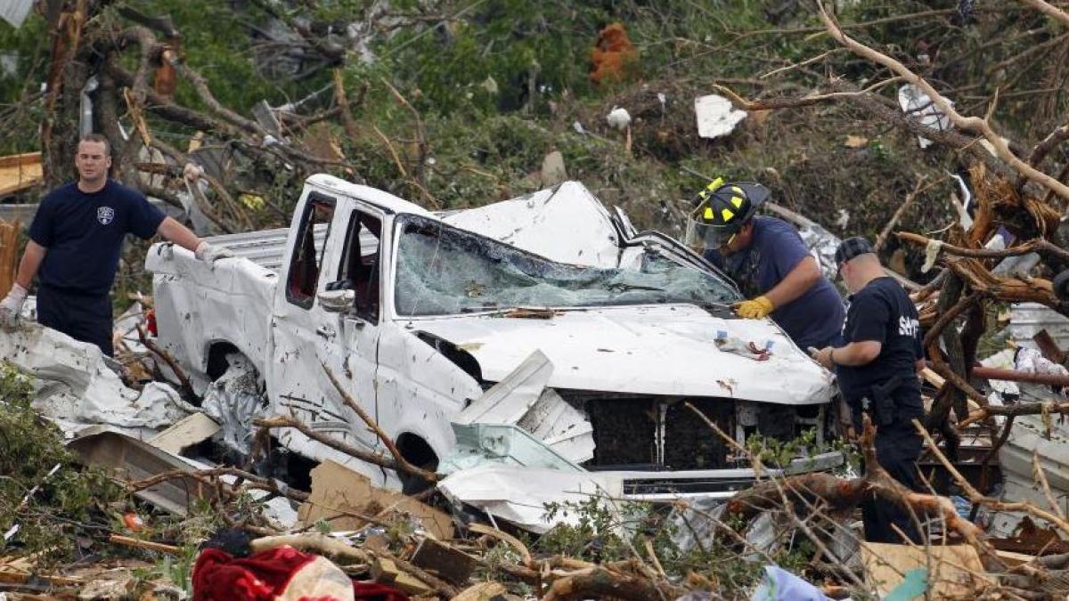 Imagini apocaliptice în SUA. Tornadele au făcut ravagii în Texas. Şase oameni au murit şi 100 au fost răniţi 