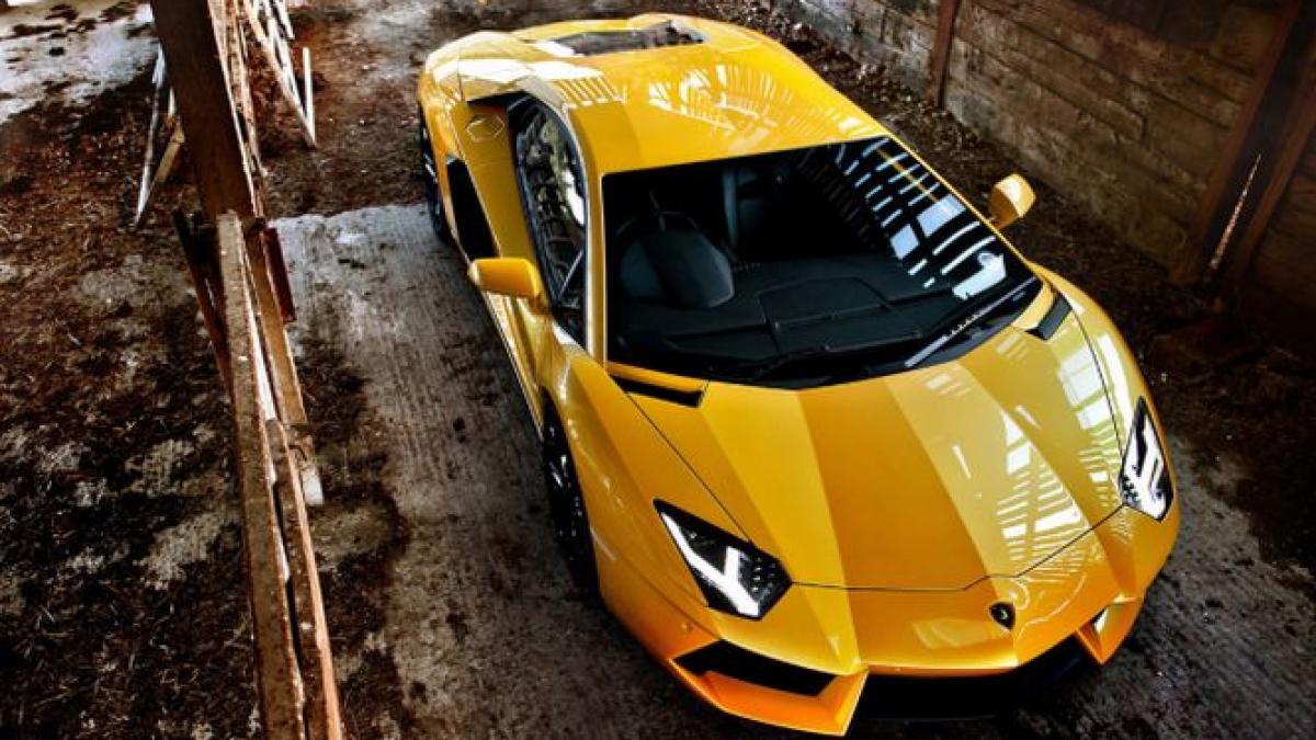 Caz uluitor. Un posesor de Lamborghini primeşte ajutor social de 200 de lei de la statul român