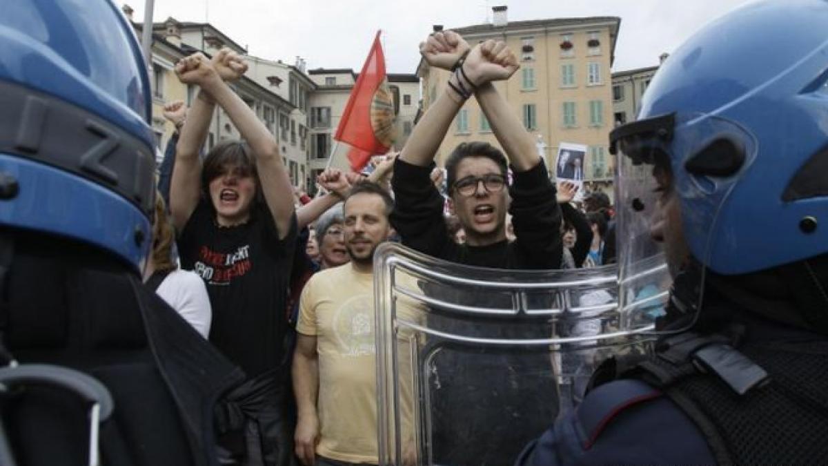 Este cea mai mare perioadă de recesiune din 1970. Zeci de mii de italieni au manifestat împotriva austerităţii, blocând străzile Romei