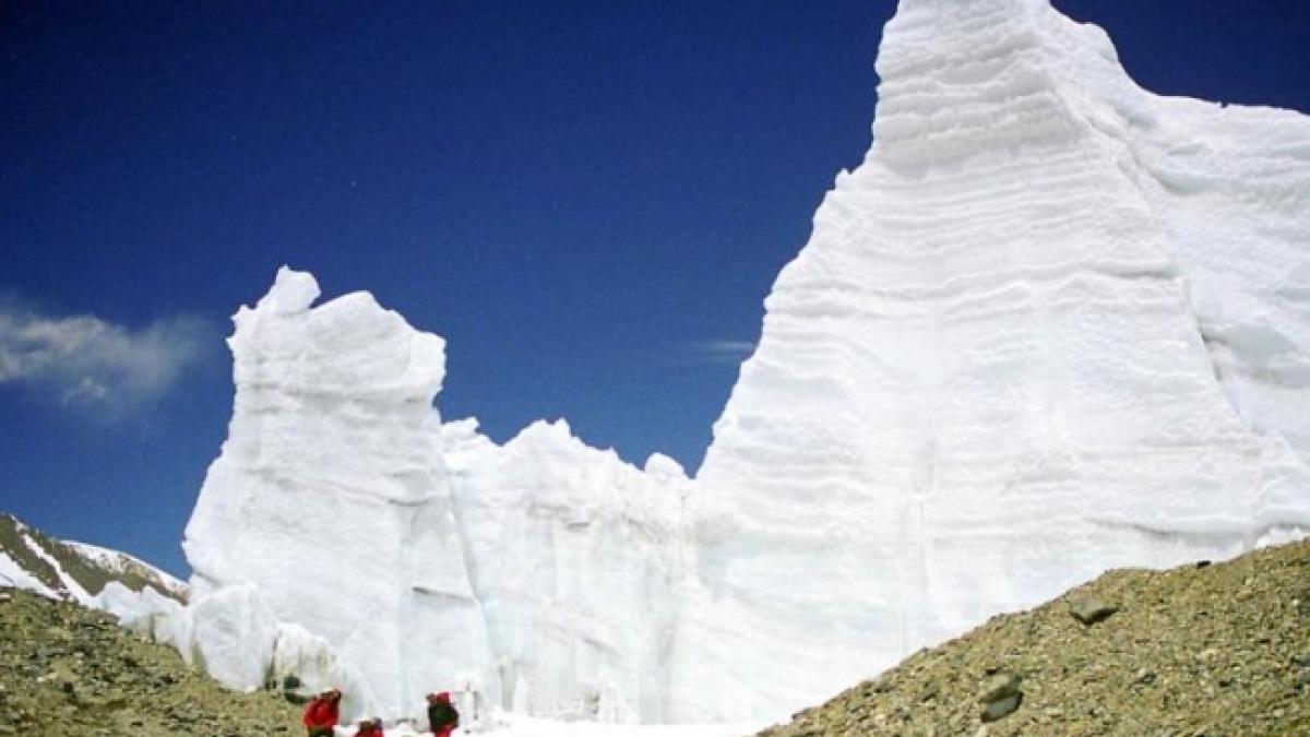 O tânără saudită a ajuns pe vârful Everest, pentru prima dată în istorie