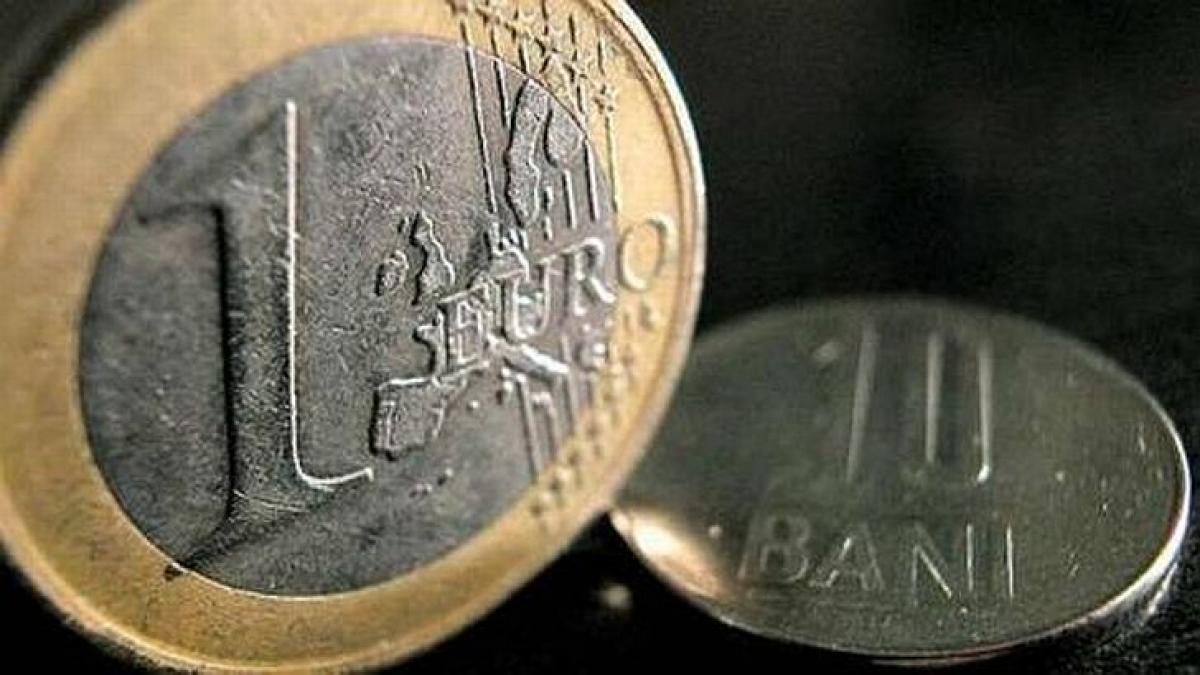 &quot;A urcat încă din prima oră a şedinţei interbancare&quot;. Cu cât se vinde acum 1 EURO