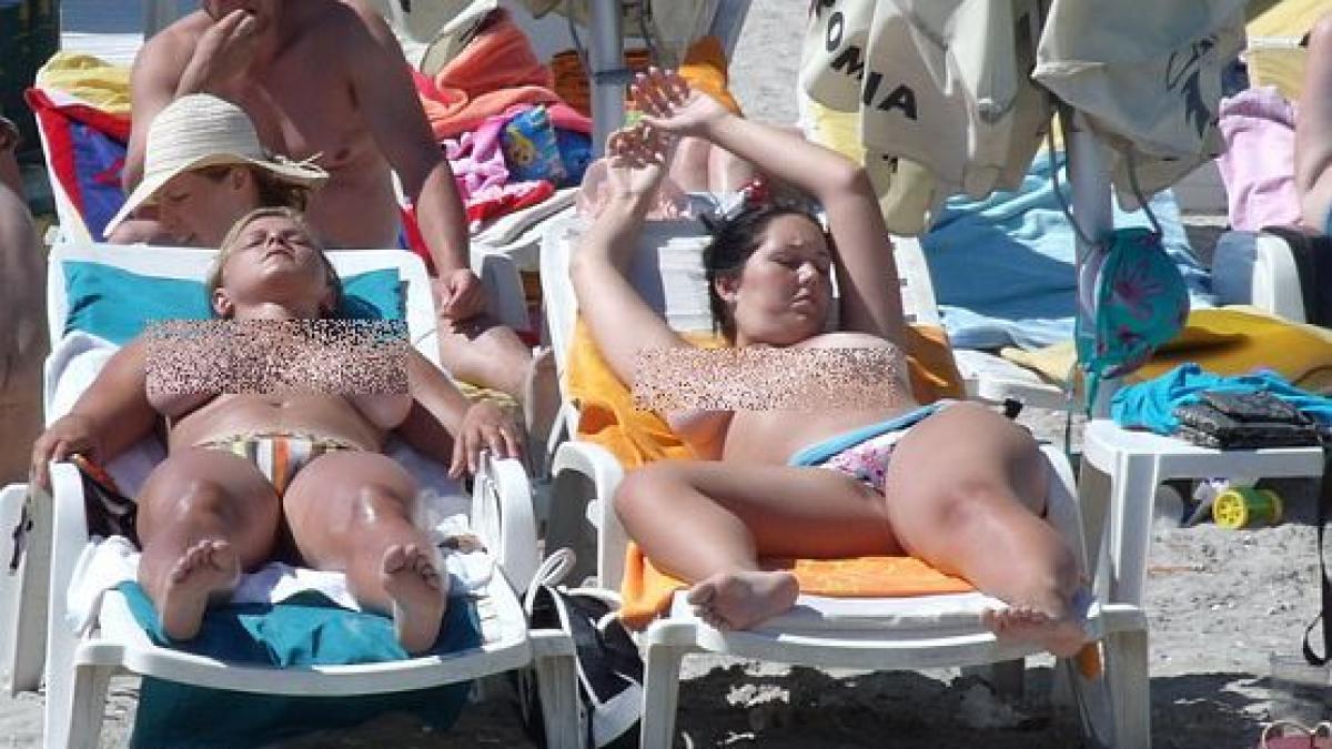 Regulă în staţiunea Mamaia: &quot;Este INTERZIS scăldatul în mare FĂRĂ costume de baie&quot; 