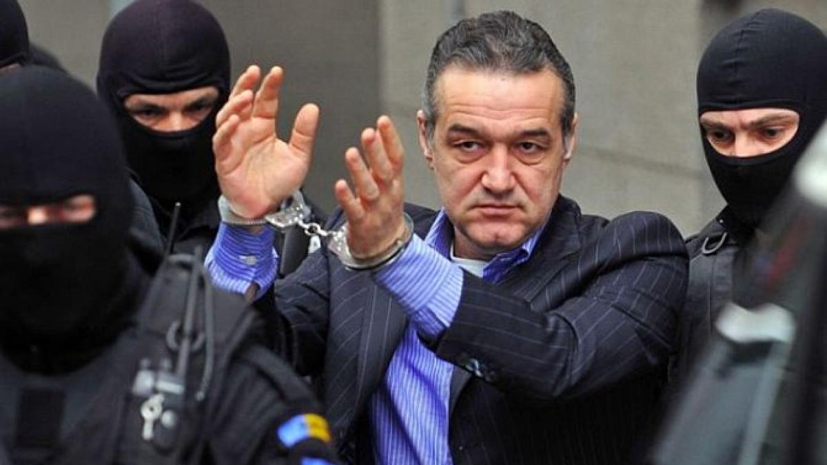 Gigi Becali a petrecut prima noapte în arest. După ce a intrat în închisoare a fost vizitat de Meme Stoica şi Cristi Borcea