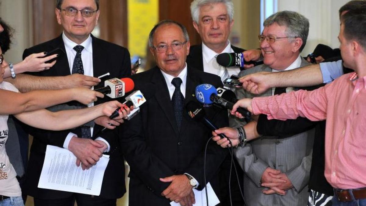 Ponta: Stănescu este un diversionist de meserie, îl va tranzacţiona şi pe Antonescu