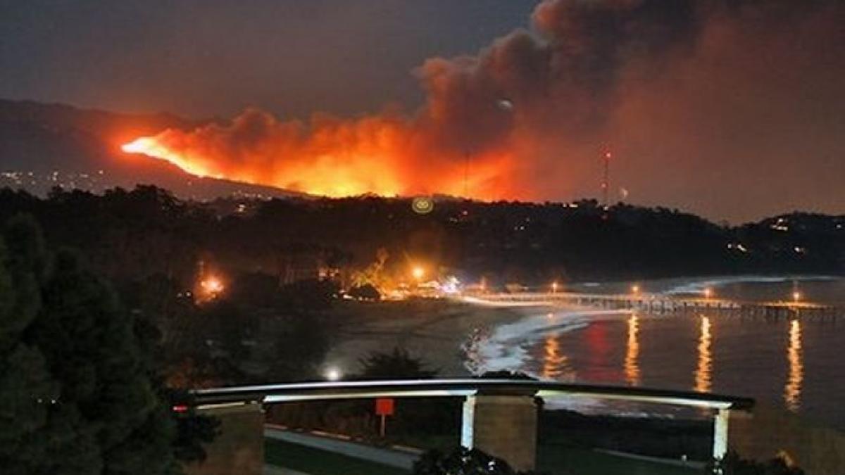 California. Peste 1000 de persoane au fost evacuate din calea flăcărilor