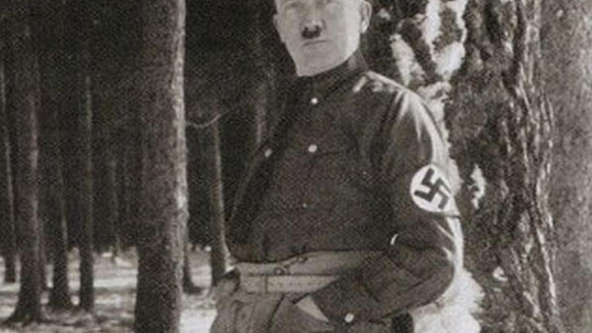 Fotografia aceasta a fost INTERZISĂ de Hitler. &quot;Este sub demnitatea oricărui om&quot;