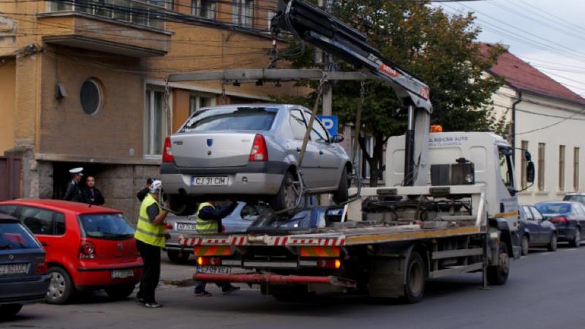 Un şofer din Capitală s-a urcat în maşină pe geam când a văzut că autoturismul e ridicat de poliţiştii comunitari