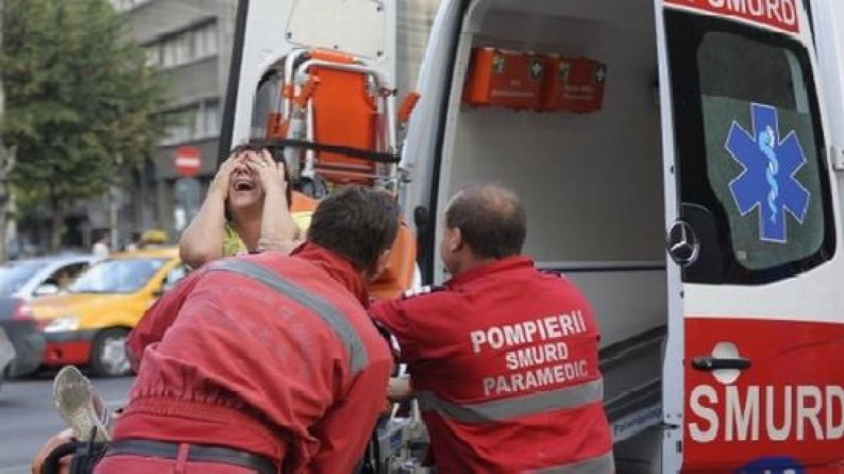 Oameni amărâţi, condamnaţi de un sistem strâmb. Bolnavă de cancer, refuzată de ambulanţă