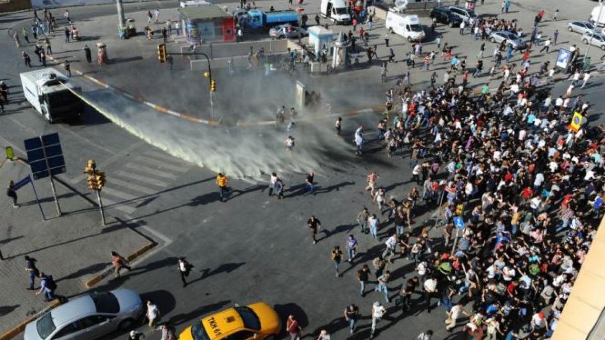 Proteste violente în Turcia. Mii de oameni au ieşit pe străzi, a patra zi consecutiv