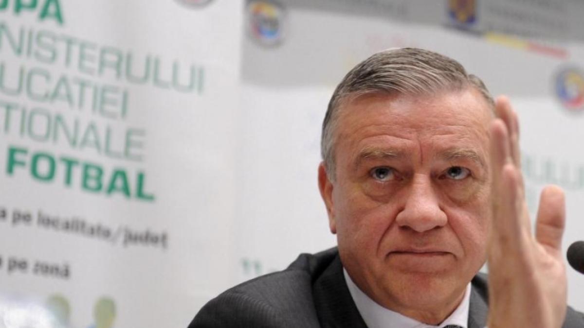 Mircea Sandu: Sunt dezamăgit de gestul lui Tamaş. Va avea probleme şi la echipa de club