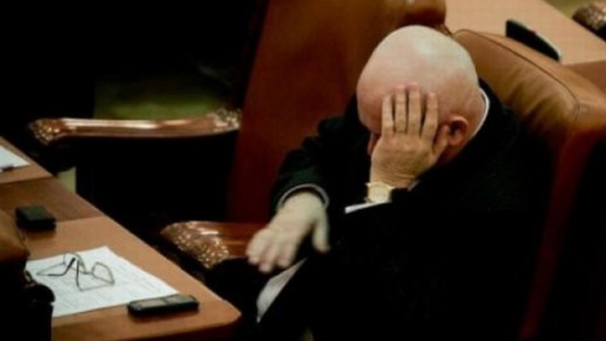 Parlamentarii, mereu în vacanţă. În primele 6 luni, politicienii au muncit 36 de zile