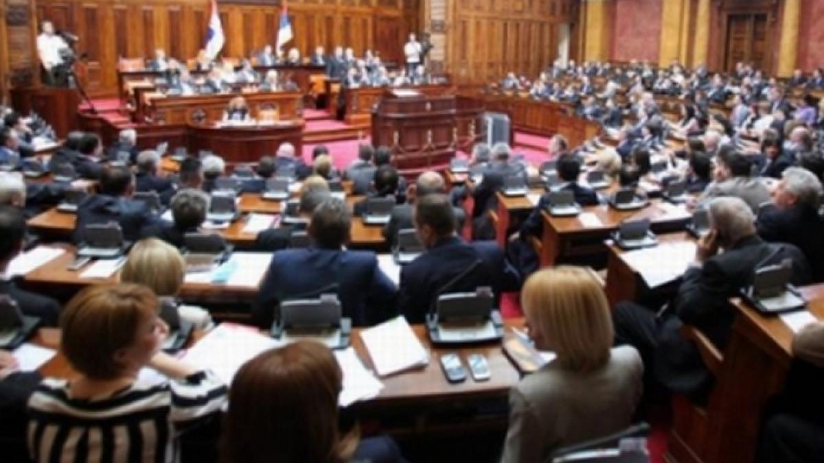 Politicienii se vor eco. Camera Deputaţilor începe reducerea consumului de hârtie