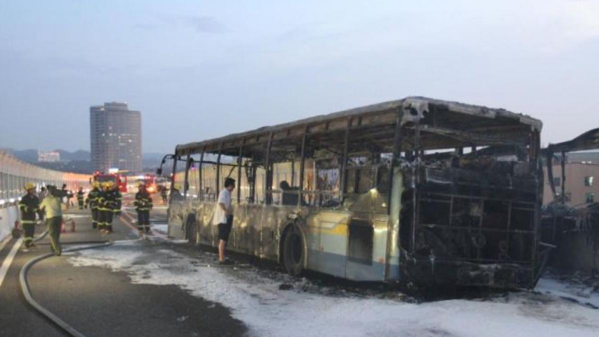 Peste 40 de oameni şi-au pierdut viaţa după ce un autobuz a luat foc, în China