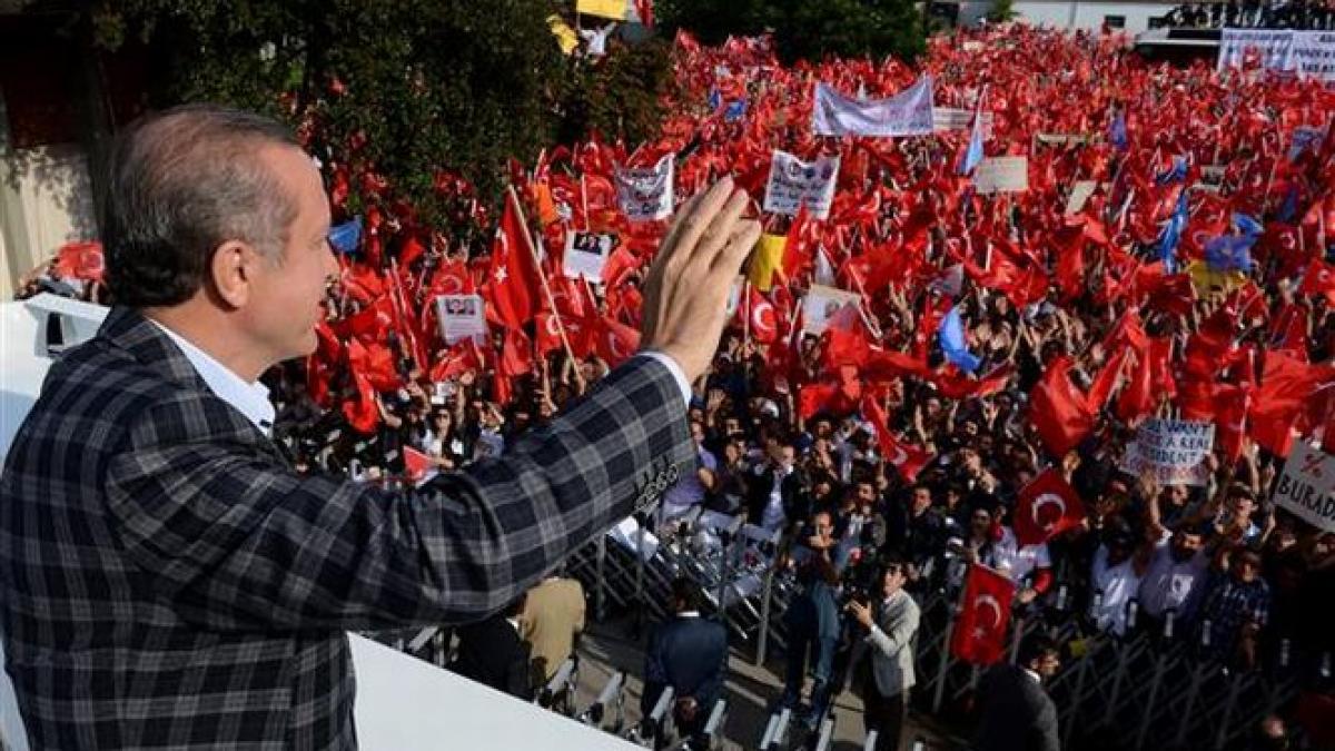 Străzile FIERBINŢI din Turcia se pregătesc să dea în clocot. Partidul de la guvernare organizează CONTRA-manifestaţii în principale oraşe din ţară